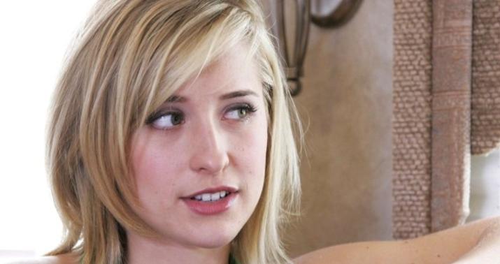 Topanga porno Yoriqning yaqindan korinishi