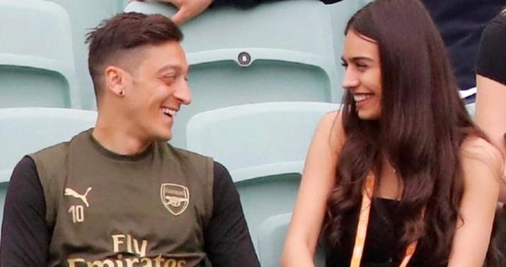 Məsut Özil toy günündə 16 min nəfəri sevindirdi