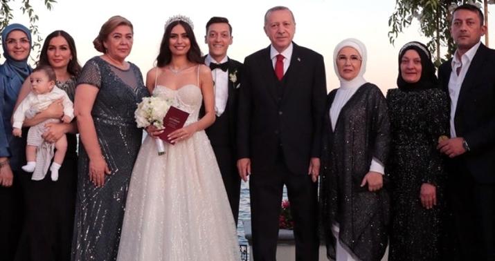 Ərdoğan futbolçunun nikah şahidi oldu -