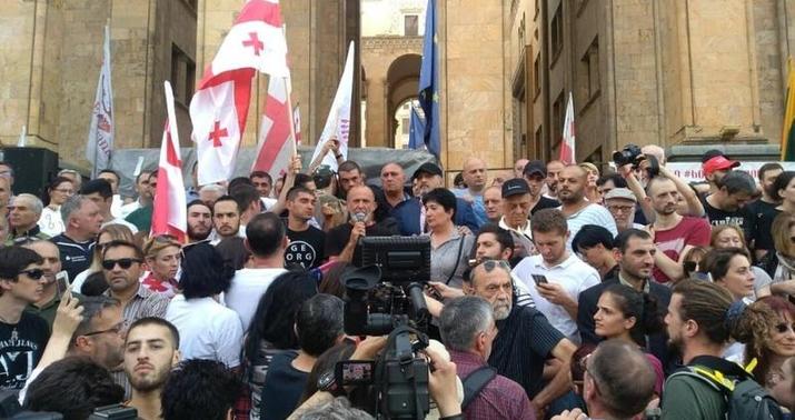 Tbilisidə mitinq: 43 nəfər saxlanıldı, 32 polis xəsarət aldı