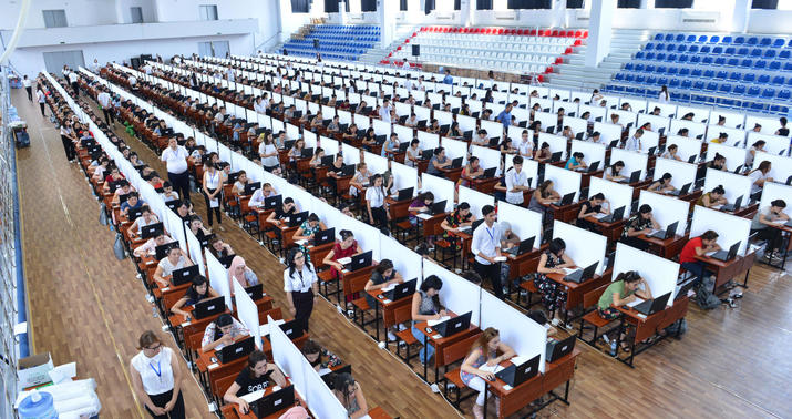 Dövlət qulluğuna qəbul olmaq istəyənlər test imtahanı verir
