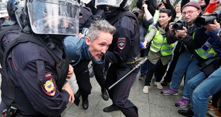 Rusiyada icazəsiz aksiyada iştirak edən 13 nəfər tutuldu