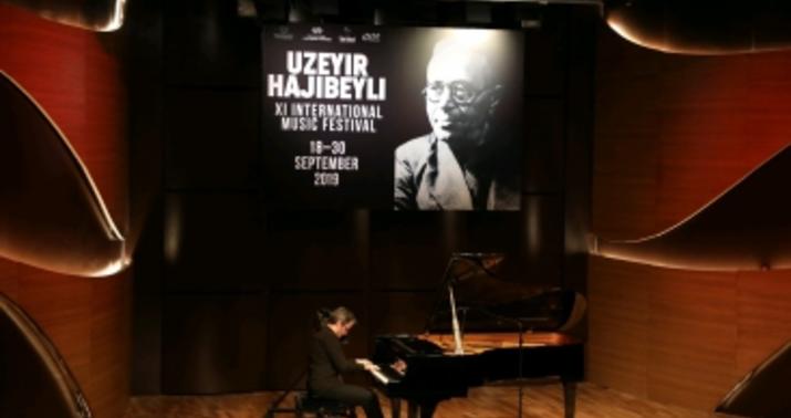 İtaliyalı pianoçu Bakıda ilk konsertini verdi