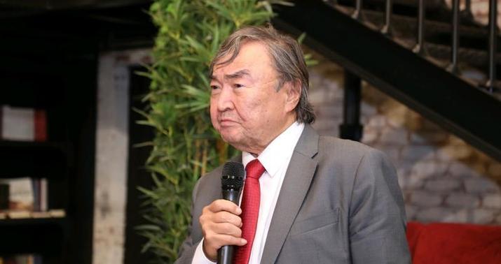 Türk dünyasının canlı əfsanəsi Bakı Kitab Mərkəzində -
