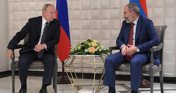 Putin Paşinyanla görüşdü