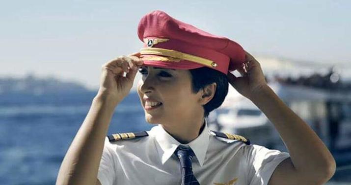 Xərçəngə meydan oxuyan pilot xanım
