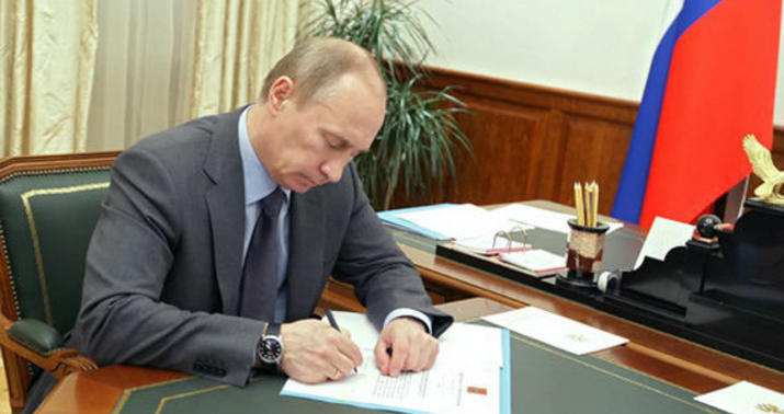 Putin daxili yanacaq bazarını inkişaf etdirmək üçün qanun imzaladı
