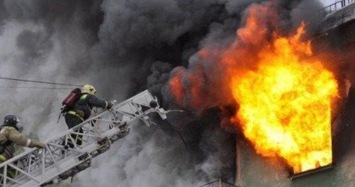 Bakıda yaşayış binasında yanğın -