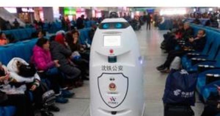 Çində robot polislər patrul xidmətinə başladı