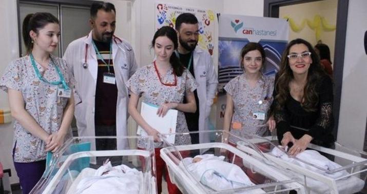 50 yaşlı qadın üçəm anası oldu