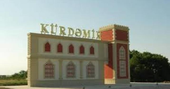 Kürdəmirdə avtomobil aşdı -