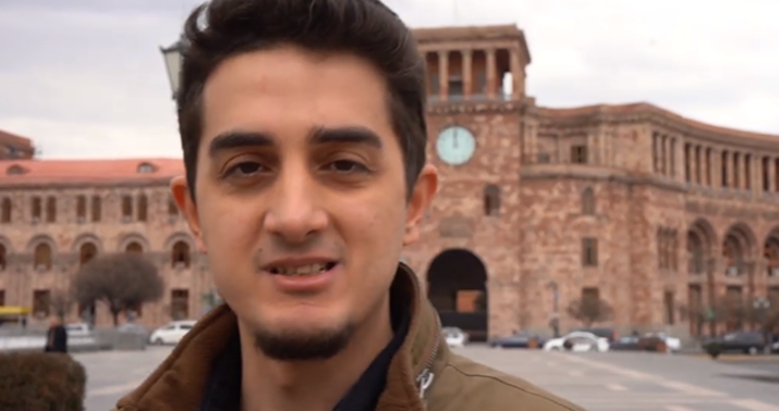 Türk bloger İrəvanda Xocalı soyqırımı ilə bağlı sorğu keçirdi -