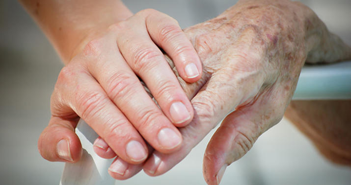 Bakıda 75 yaşlı qadını döyən baxıcıya cinayət işi açıldı