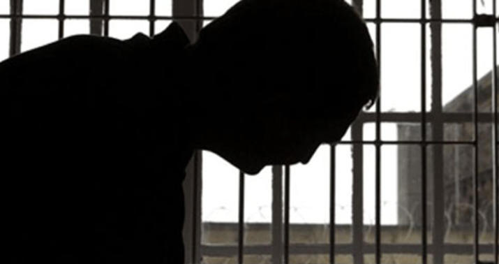 Ağcabədi sakini dövlət binasının qarşısında özünü yandırdı