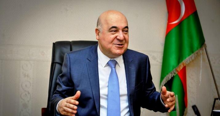 Çingiz Abdullayev yazdığı statusdan danışdı: