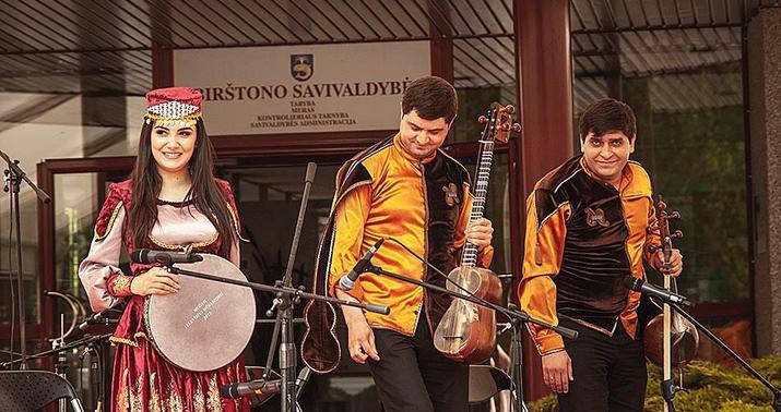 Litvada milli musiqi alətlərmizə büst qoyulacaq -