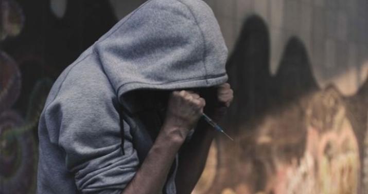 Şabranda qardaş bacısını öldürüb su kanalına atdı –