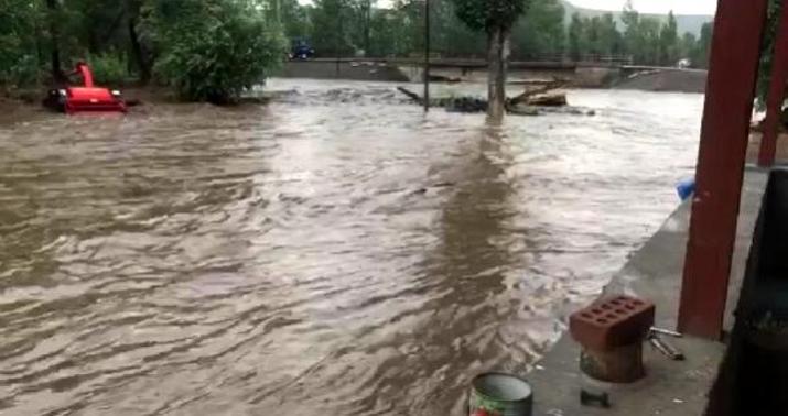 Oğuzdan sel keçdi, bəzi rayonlarda isə... -