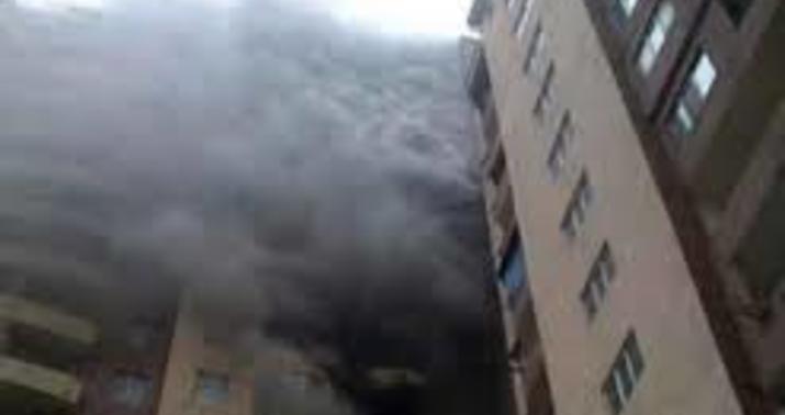 Bakıda çoxmərtəbəli yaşayış binasında yanğın oldu