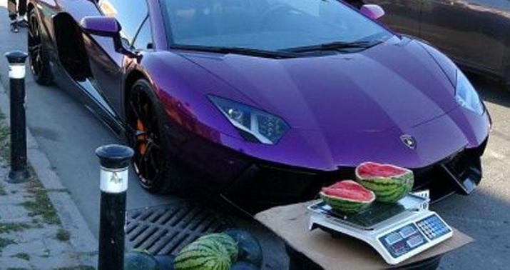 "Lamborgini"də qarpız satan sürücü cərimələndi -