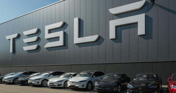 “Tesla”da robot işçiyə xəsarət yetirib