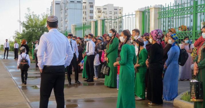 Türkmənistan məktəblərində qəribə göstəriş: Ad çəkmədən... -