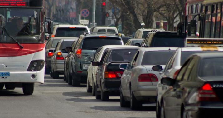 Bakıda yol qəzası oldu, tıxac yarandı -
