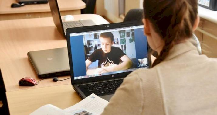 Orta məktəb müəllimi: