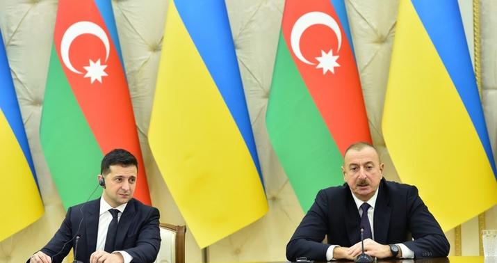 İlham Əliyev Zelenskini təbrik etdi