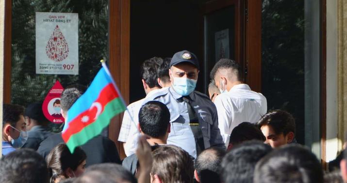 Vətəndaşlar Qan Bankına axışdı -