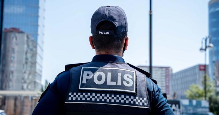 Azərbaycanda oğruluq edən şəxs yol polisinə hücum etdi