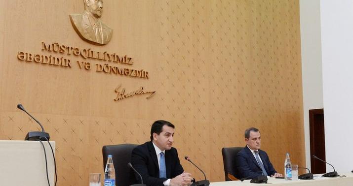 Ceyhun Bayramov Prezidentin köməkçisi ilə brifinq keçirdi  -