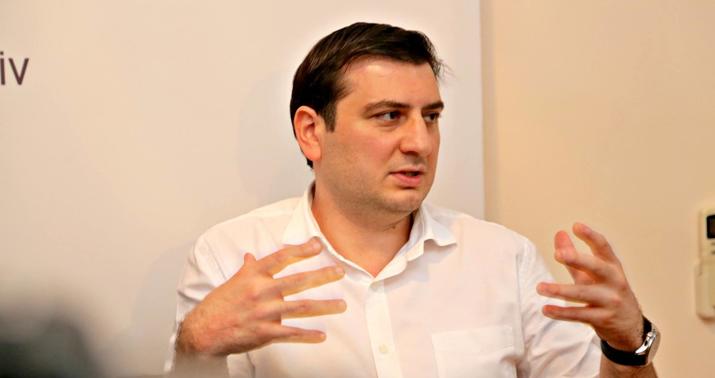 Azər Qasımlının ittihamı açıqlandı: tanışını və ailə üzvlərini öldürəcəyini deyib, azyaşlı uşağını isə... -