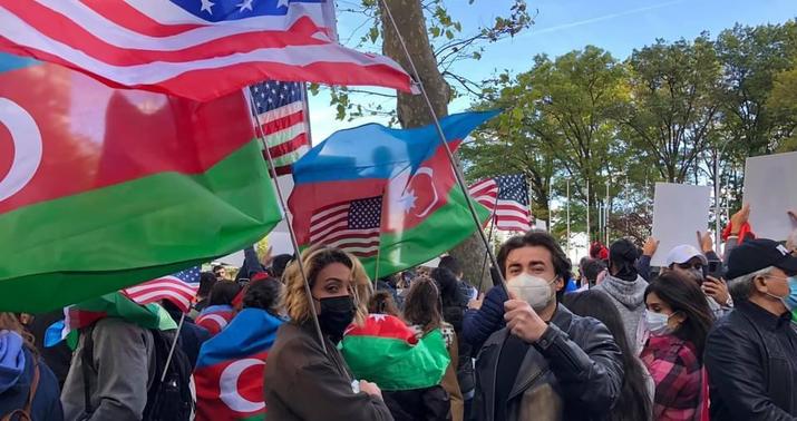 BMT qarşısında Gəncə terroruna etiraz aksiyası keçirildi -