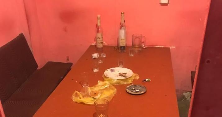 Gecələr işləyən çayxana aşkarlandı