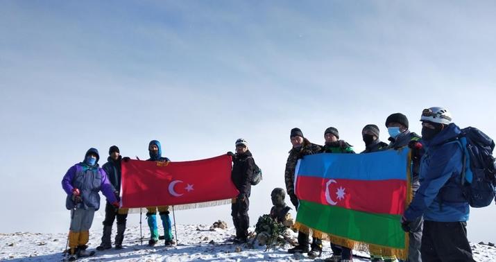 Heydər Əliyev və Atatürkün xatirəsi adlarını daşıyan zirvələrdə anıldı -
