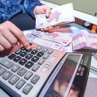 Maliyyə naziri: Qeyri-neft gəlirlərinin payı 57,4 faizə yüksəlib