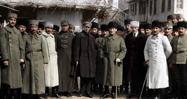 Atatürkün azərbaycanlı səfirə imzaladığı fotoşəkil –