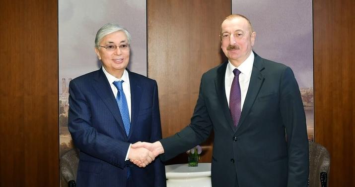 İlham Əliyev Tokayevi təbrik etdi