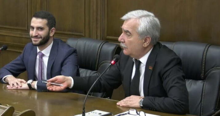 Söyüb yumurta atdılar –