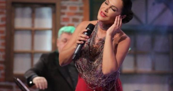 57 yaşlı Hülya cazibədarlığı ilə göz oxşadı...-