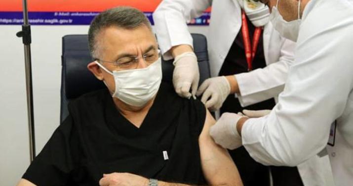 Fuad Oqtay da vaksin vurdurdu