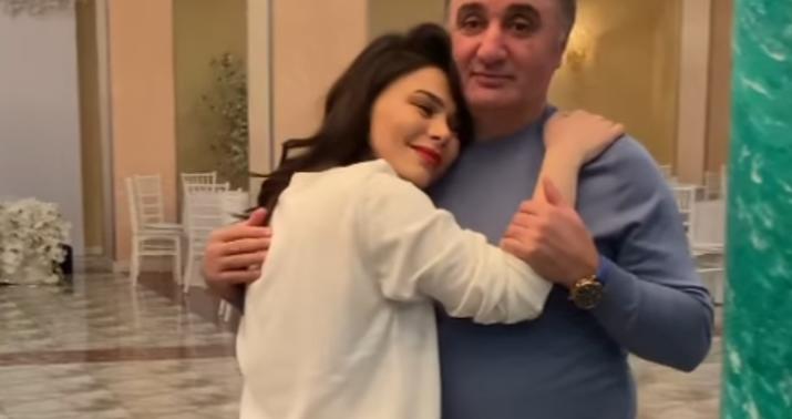 Rəqsanənin qızı atalığı ilə rəqs etdi -