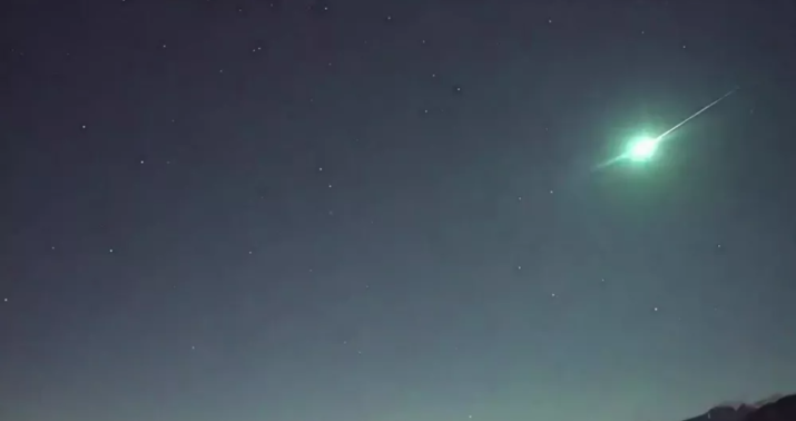 Gecə ölkə bir anda işığa qərq oldu –