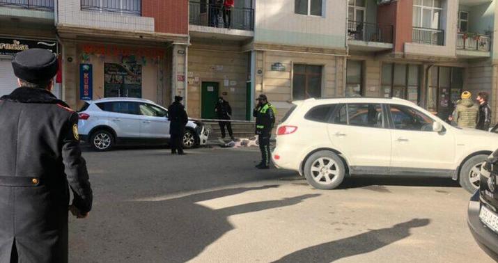 Bakıda dəhşətli hadisə: Gənc qadın özünü binadan atdı -