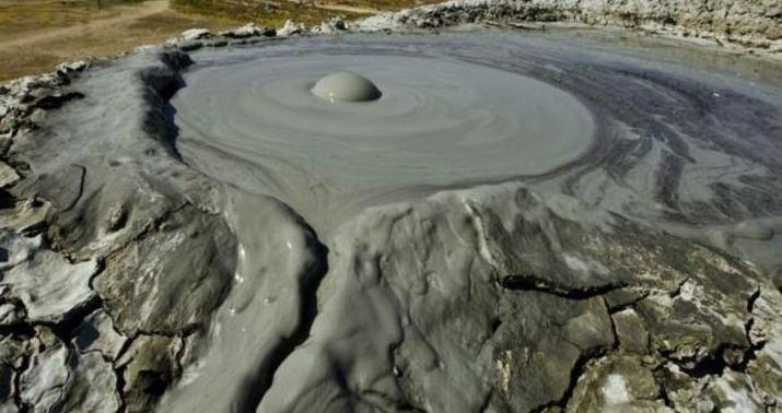 Şamaxıda Quşçu vulkanı püskürdü -