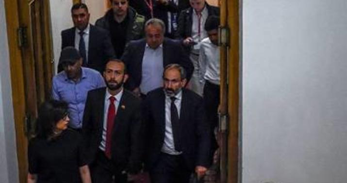 Konstitusiyaya dəyişiklik edilir:
