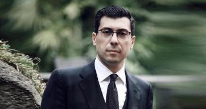 Özümüzü aldatmağa davam edirik -