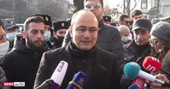 Nazirlər Kabinetinin qarşısında mitinq: Paşinyan getməlidir -