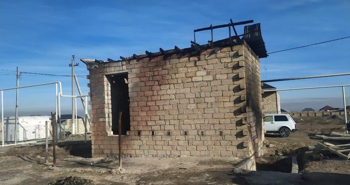 Gəncədə evi qarət edib sonra yandırdılar –